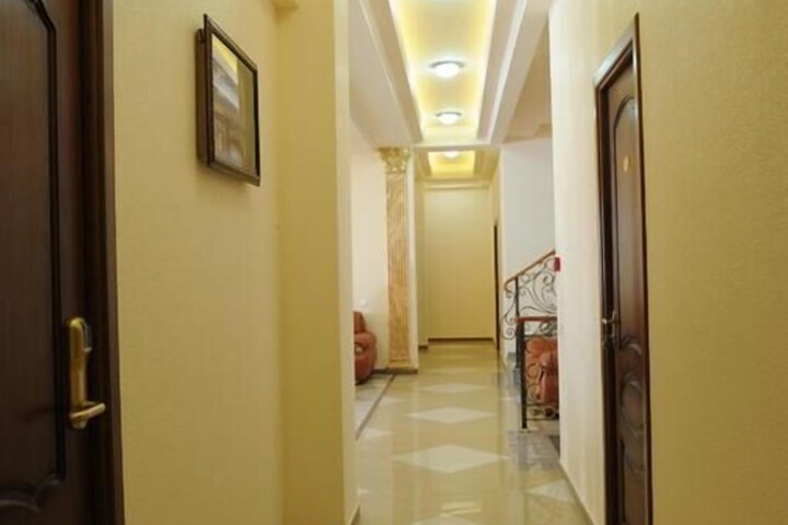 Room 4 of 123