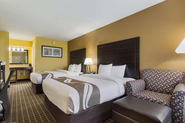 2 Queen Beds (3 of 7)