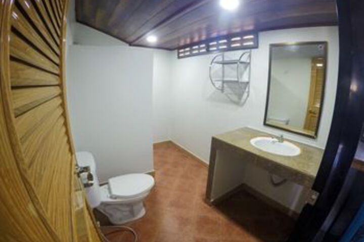 Room 4 of 65