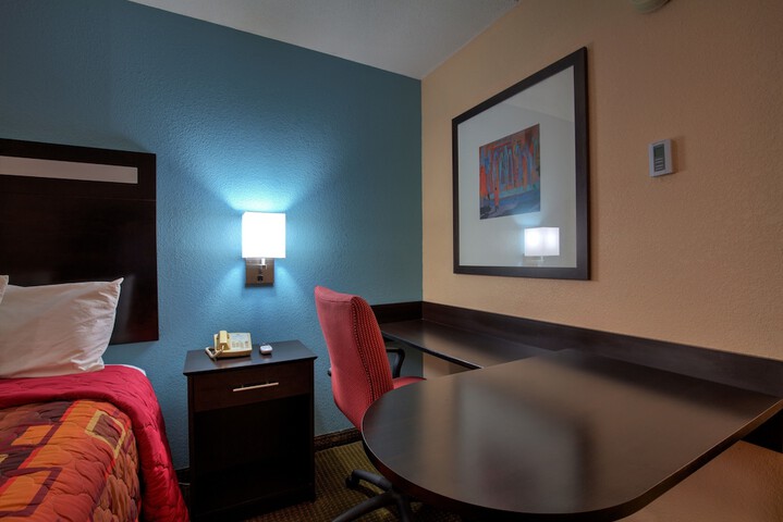 Business King Bed (8 of 9)