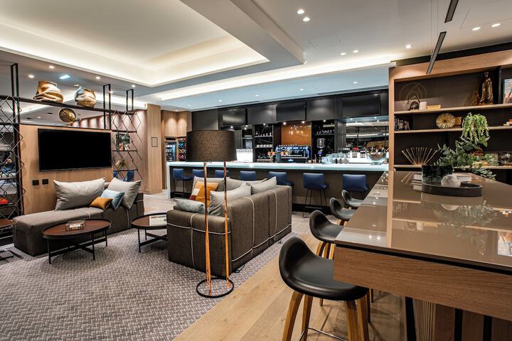 Lounge 99 of 128