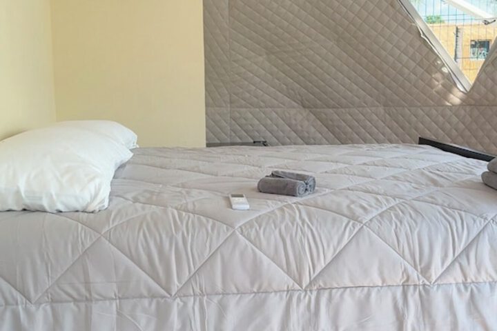 Room 3 of 77
