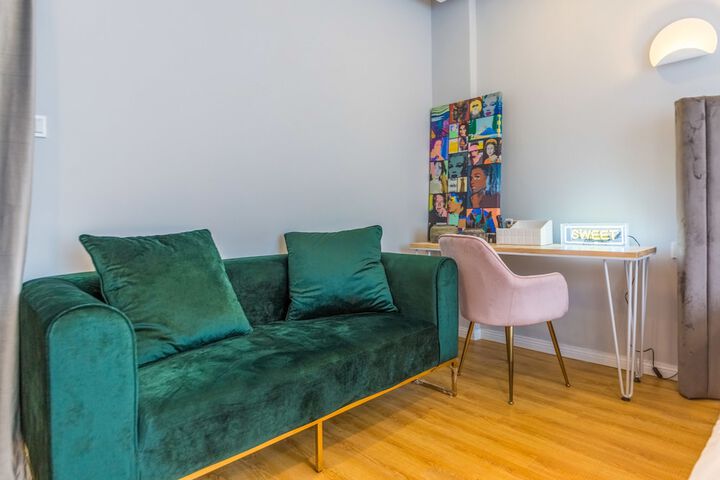 Room 12 of 28
