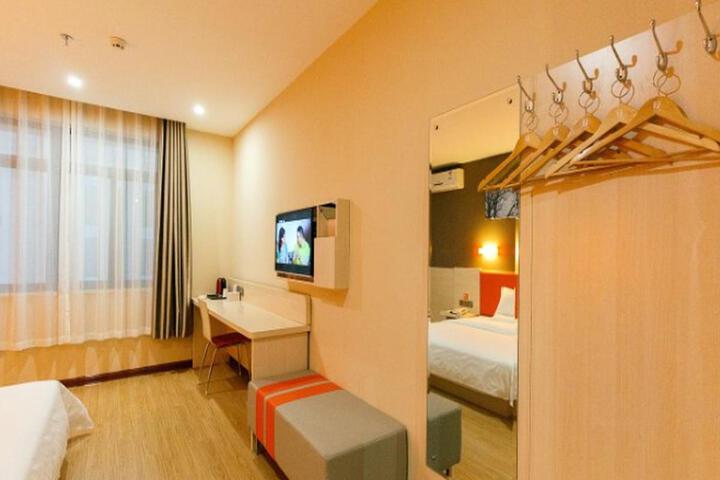 Room 3 of 7