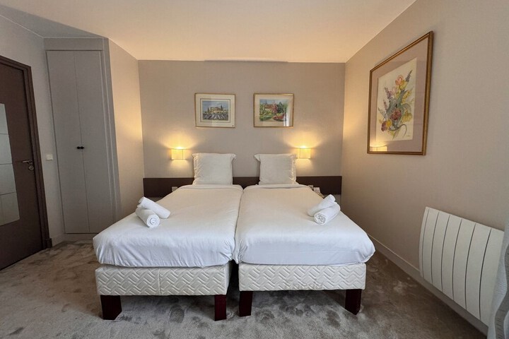 Room 11 of 39
