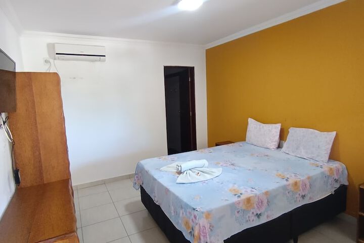 Room 3 of 20