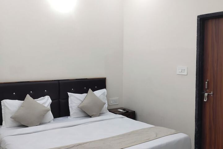 Room 10 of 20