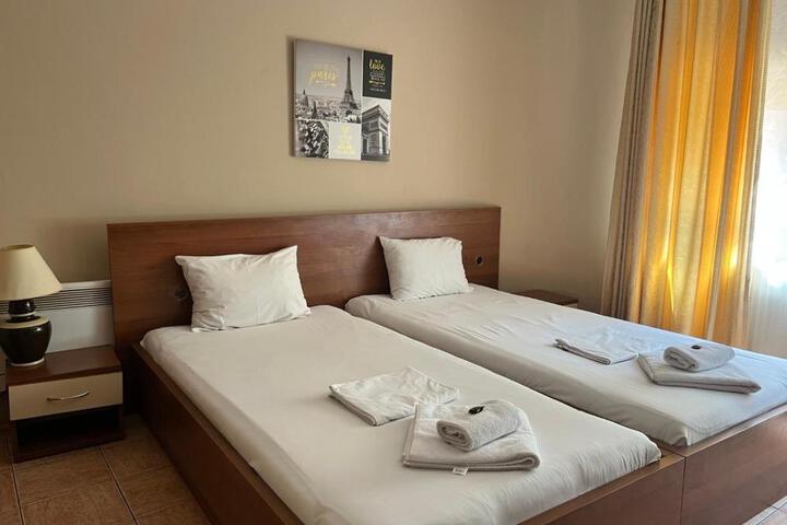 Family Hotel Square