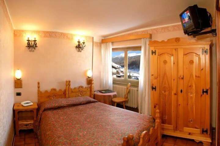 Room 14 of 40
