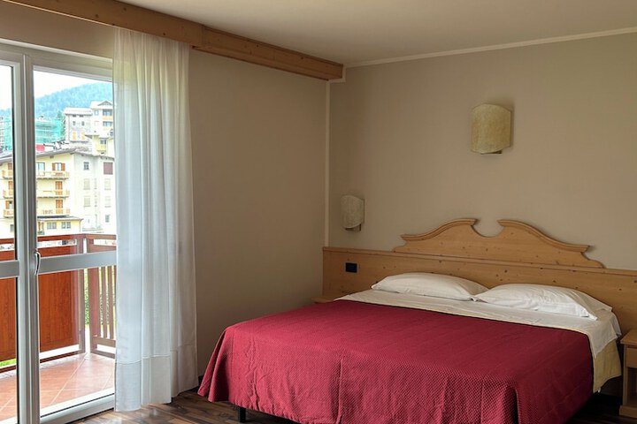 Room 2 of 21