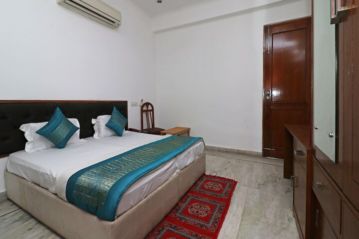 Room 12 of 27