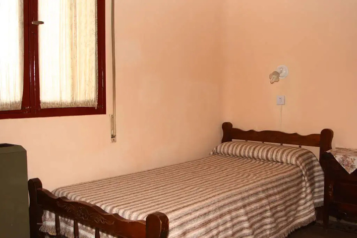 Room 5 of 8