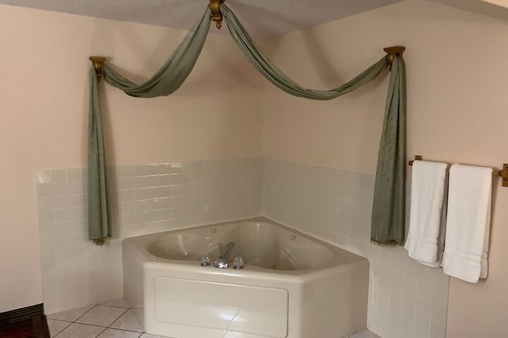 Hot Tub 23 of 26