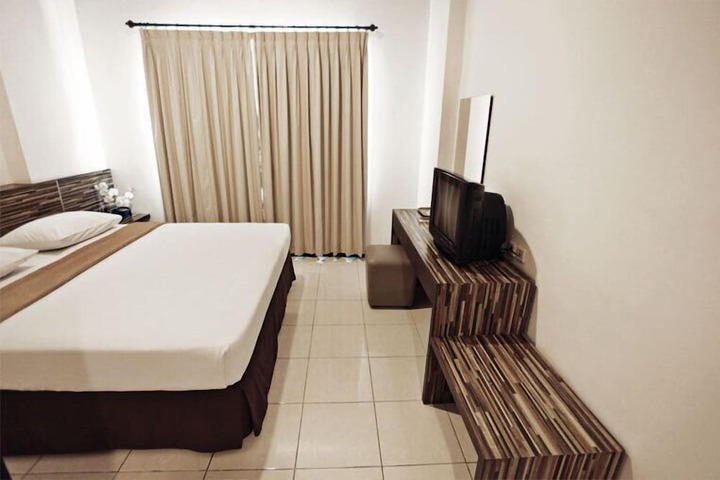 Room 15 of 48