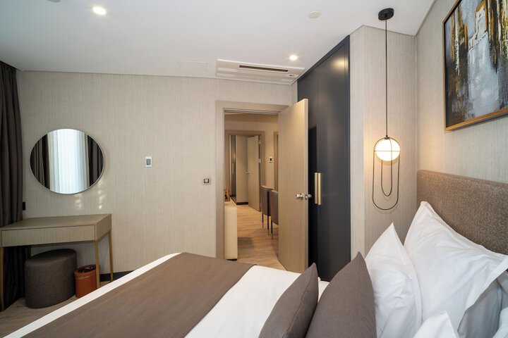 Room 44 of 170