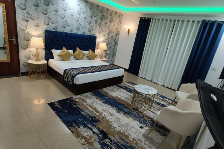 Exterior of Hotel Daira Suite Near IGI Airport Delhi