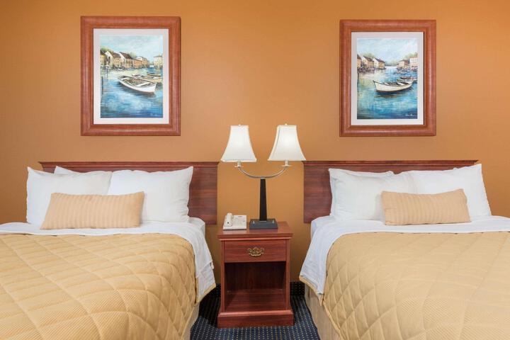 Double Accessible Queen Size Bed (3 of 5)