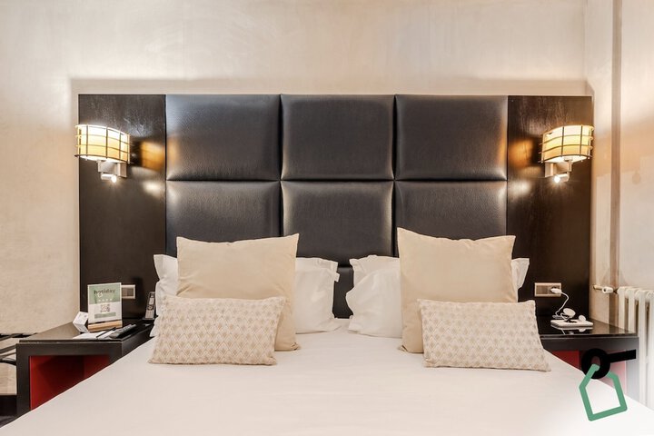 Room 27 of 71