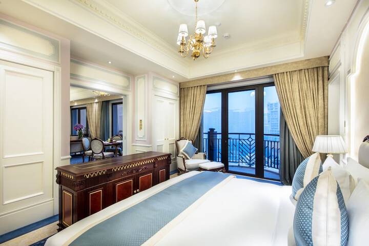 Room 15 of 77
