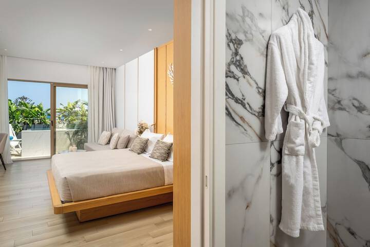 Room 37 of 62