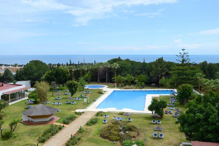 Pools & Facilities