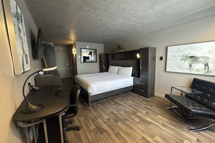 1 King Bed (7 of 10)