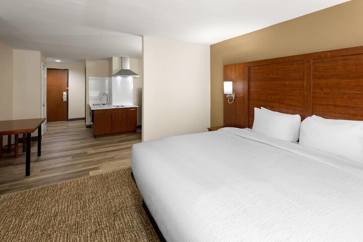 Room 13 of 32