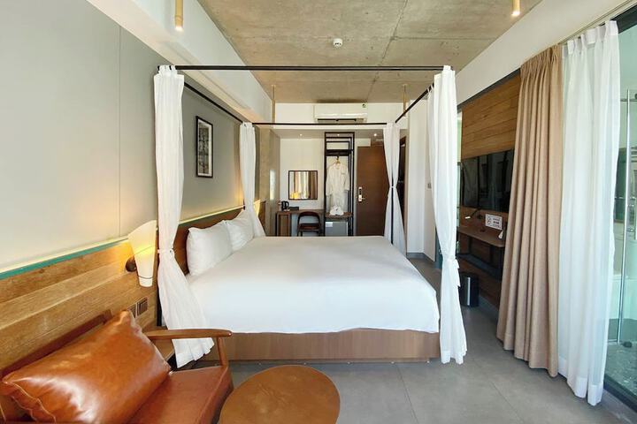 Room 43 of 51