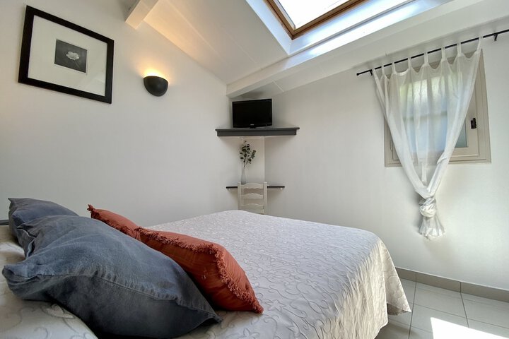 Room 25 of 47