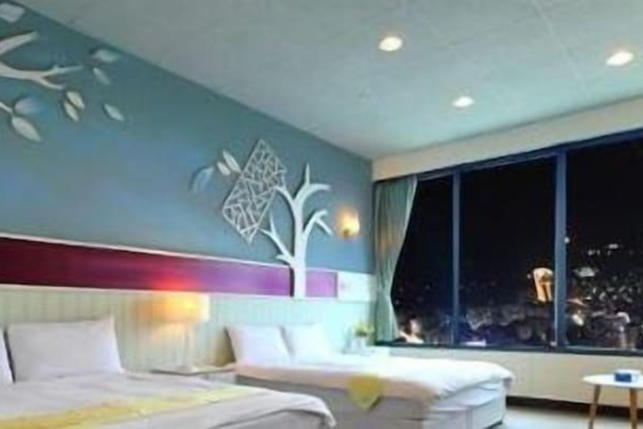 Room 33 of 58