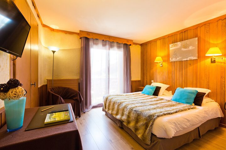 Room 3 of 52