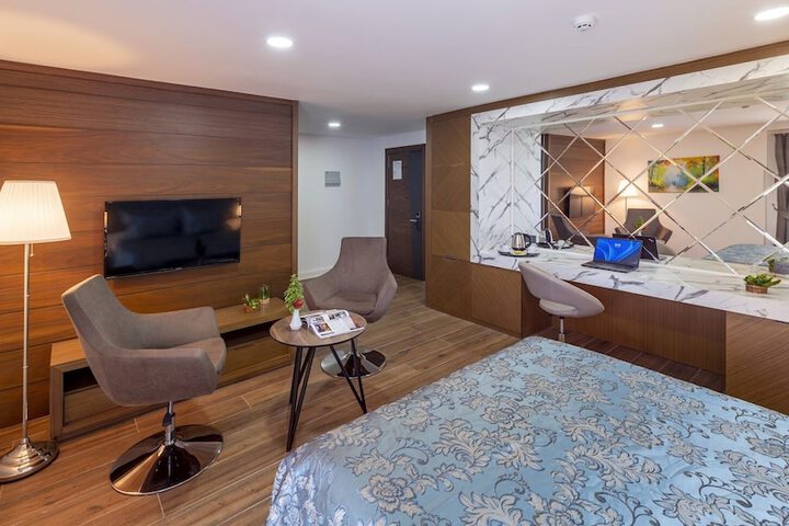 Room 10 of 29