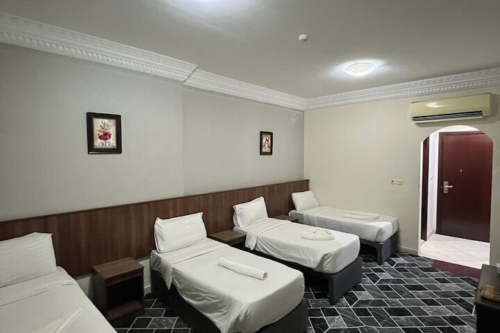 Room 16 of 32