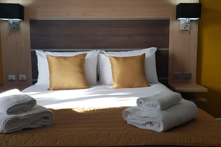 Room 10 of 40