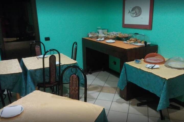 Breakfast area