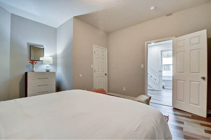 Room 3 of 70