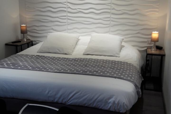 Room 7 of 16