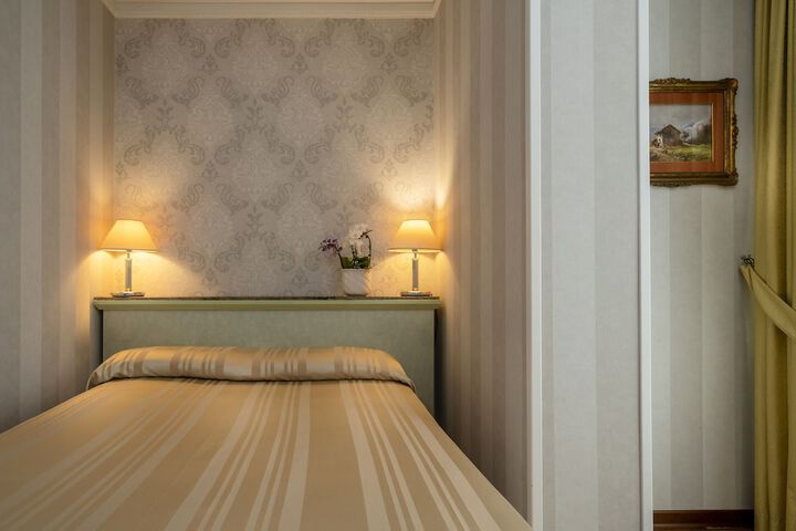 Room 27 of 53