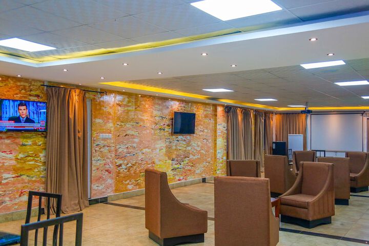 Lounge 143 of 159