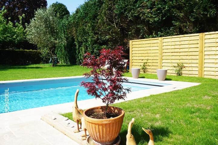 Pool 17 of 25