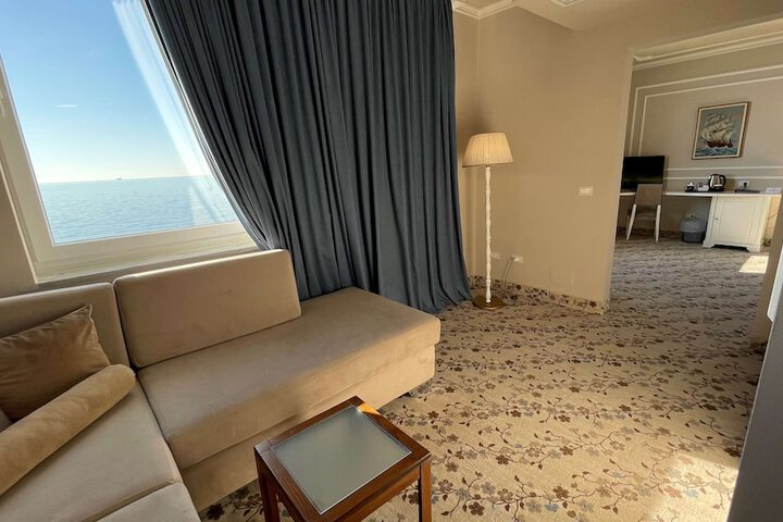 Room 82 of 164