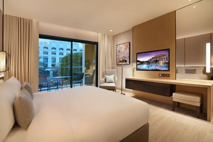Room 25 of 180