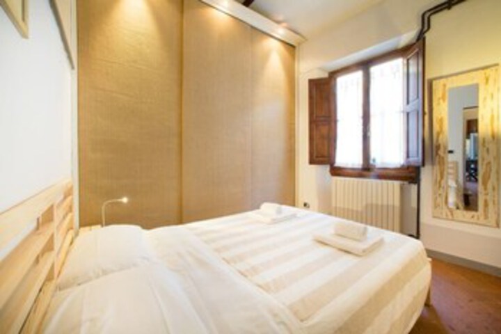 Room 7 of 9