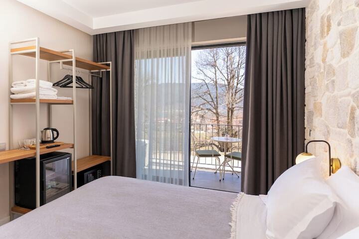 Room 3 of 32