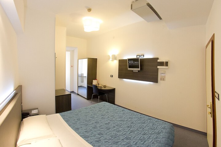 Room 18 of 64
