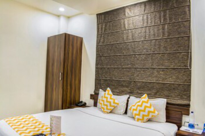 Room 10 of 20