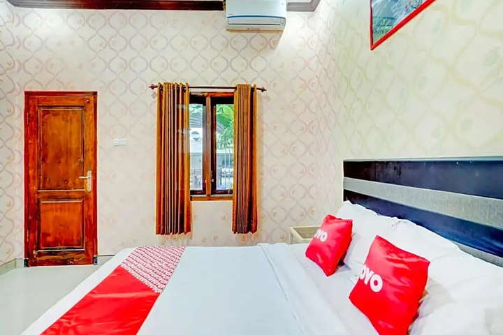 Room 6 of 9