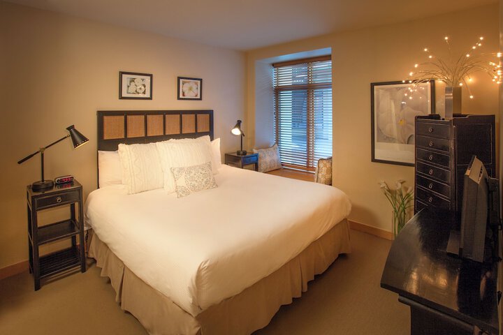 Room 6 of 65