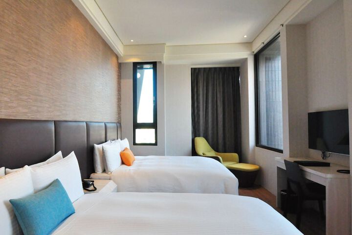 Room 13 of 35