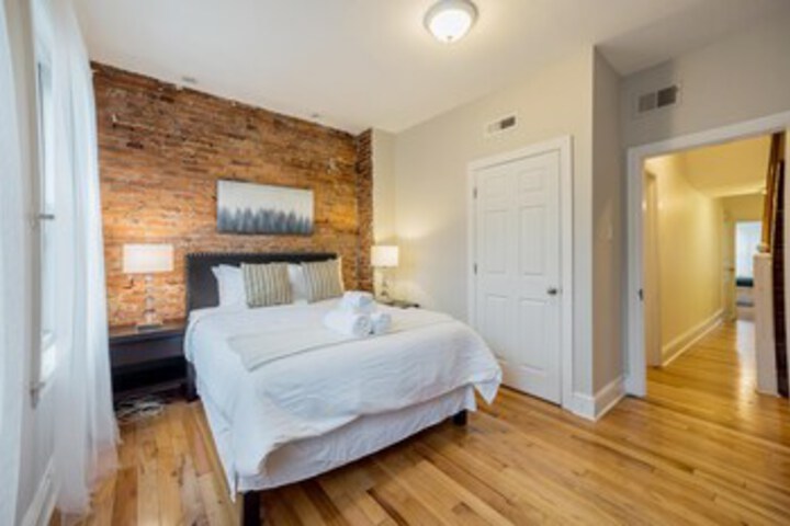 Room 32 of 40